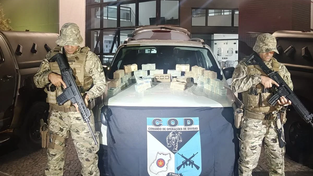 Motorista é parado com quase R$ 1,2 milhão em dinheiro vivo em Goiás e diz que não sabe quem seria o destinatário