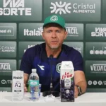 Mozart comenta expectativa de calor para jogo contra o Fortaleza: “Estamos mais acostumados”