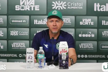 Mozart comenta expectativa de calor para jogo contra o Fortaleza: “Estamos mais acostumados”