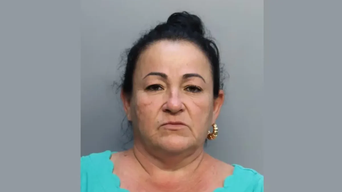 Mulher é presa após jogar balde de fezes em vizinha e motivo surpreende: “um caso interessante”