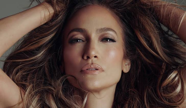 Mulher é presa nos EUA e viraliza por ser ‘sósia’ da cantora Jennifer Lopez