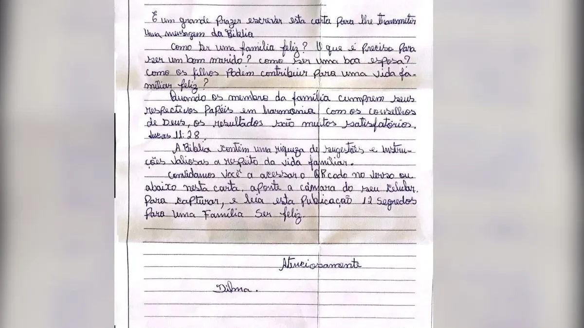 Mulher é surpreendida com carta de Testemunhas de Jeová escrita à mão em Aparecida: ‘achei que era golpe’