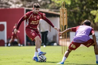 “Não podemos deixar o último resultado (goleada) nos abalar”, diz volante do Vila antes do clássico com o Goiás