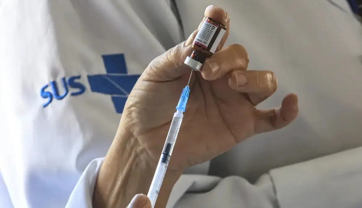Nova vacina: SUS vai oferecer imunizante contra a pneumonia para quem tem mais de 85 anos