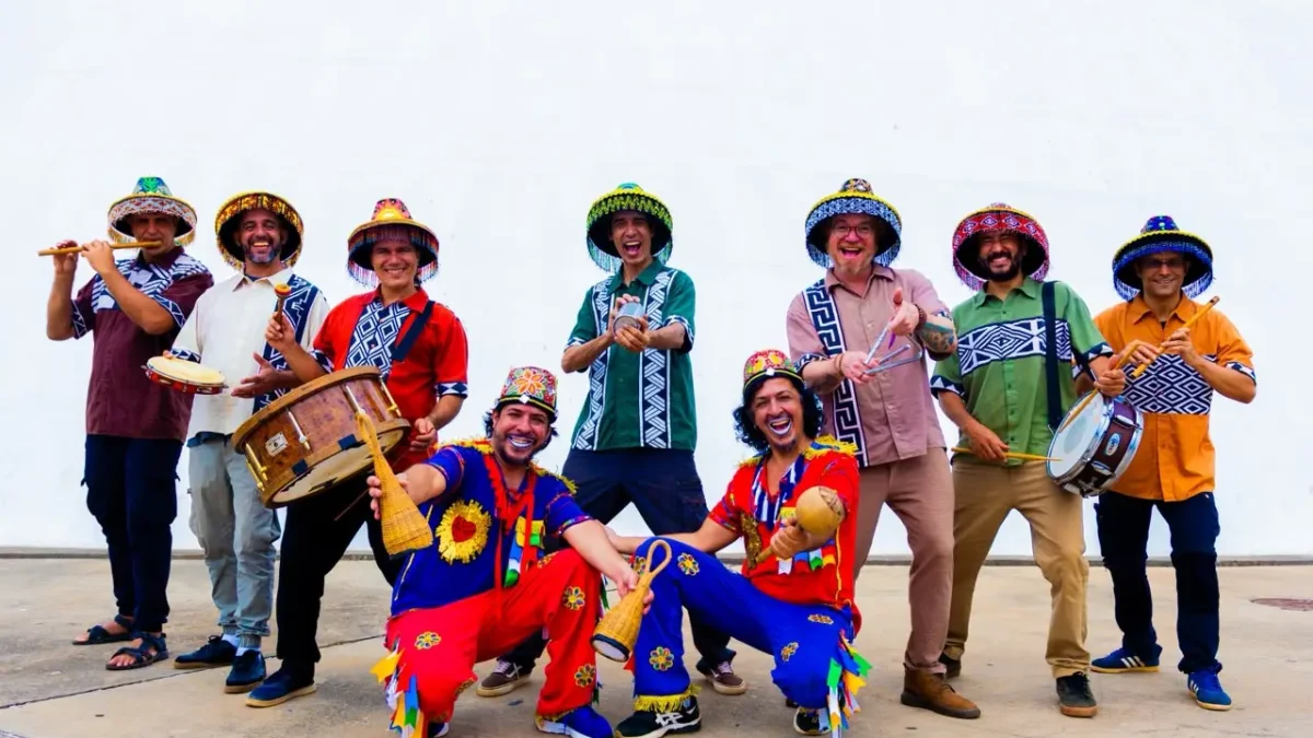 Pé de Cerrado encerra turnê de 25 anos em Goiânia com encontro de culturas populares