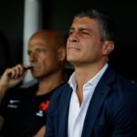 Pedro Emanuel lamenta derrota do Vasco para Fluminense: "Noite dura"