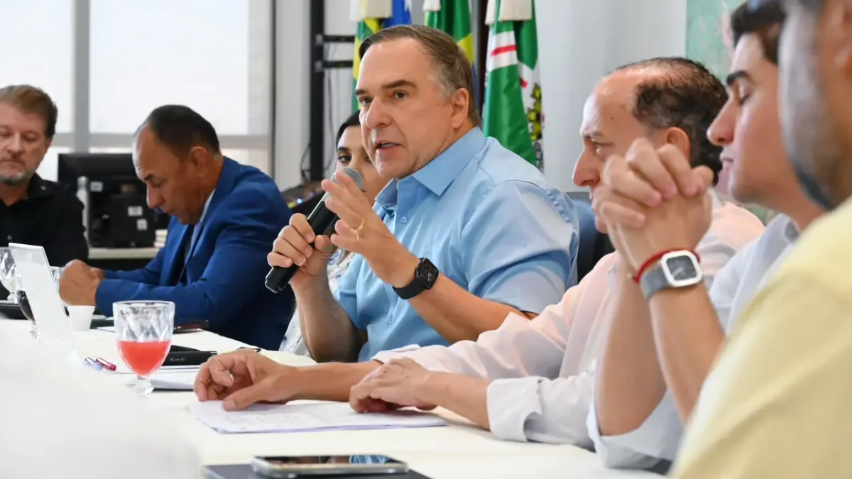 Prefeito Mabel se reúne com vereadores e explica funcionamento do Fundo de Investimento Imobiliário