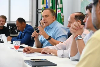 Prefeito Mabel se reúne com vereadores e explica funcionamento do Fundo de Investimento Imobiliário
