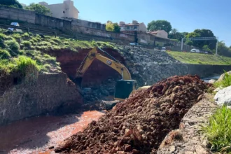 Prefeitura inicia obra para conter erosão na Marginal Botafogo em Goiânia