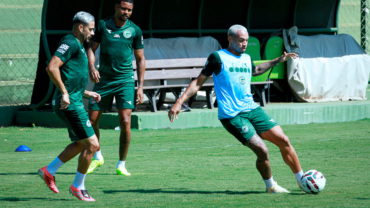 Pressionado, Goiás visita o Botafogo-SP precisando vencer para seguir sonhando com o acesso