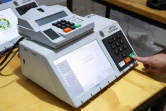 Quase 920 mil brasileiros no exterior poderão votar nas eleições de 2026; veja como funciona