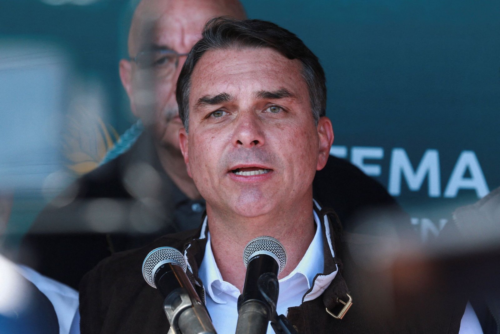Record diz que Flávio Bolsonaro negou convite para sabatina no Jornal da Record desta sexta (18)