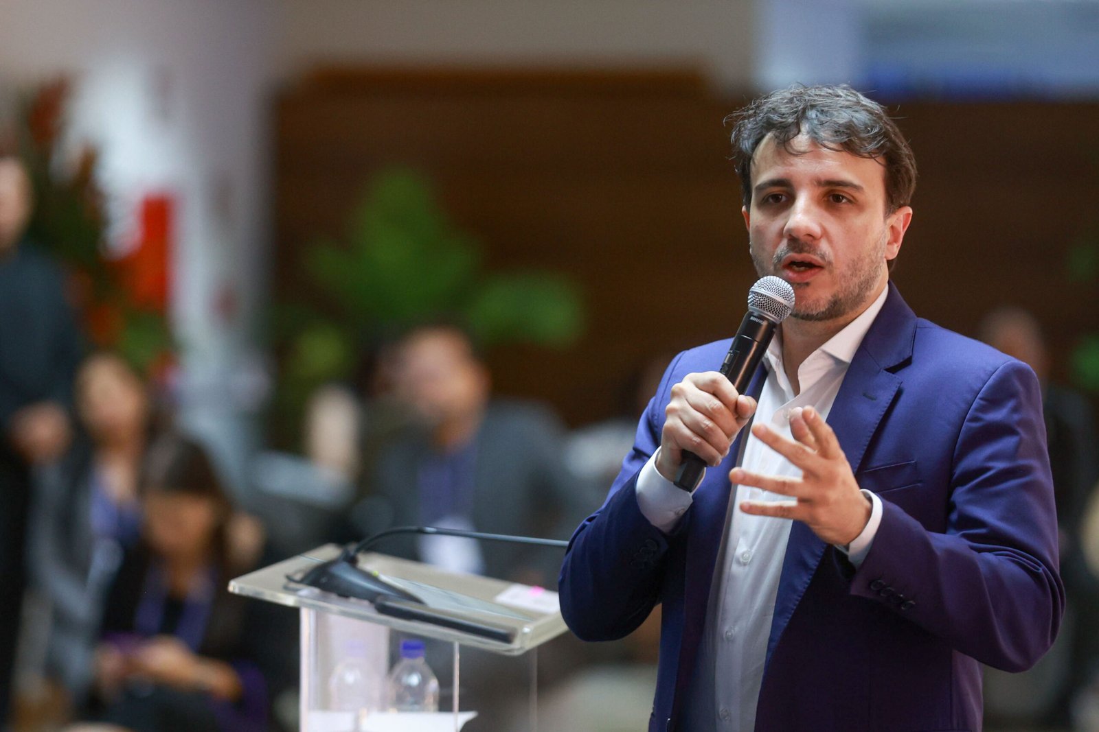 Renan Santos aciona Senado com pedido para impeachment de Moraes e Toffoli