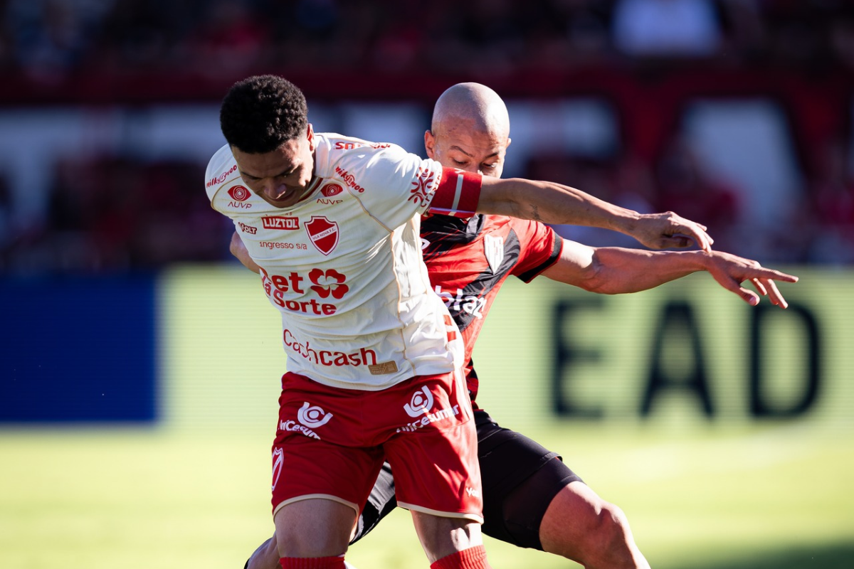 Se a série B terminasse hoje, Vila Nova e Atlético se enfrentariam nos playoffs. Já pensou?