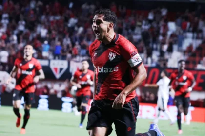 Série B: Após início avassalador, Atlético-GO tem jogador expulso, segura pressão e vence o Ceará