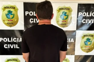 Suspeitos de ameaçar e de explorar garotas de programa são alvos de operação policial em Aparecida de Goiânia