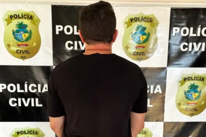 Suspeitos de ameaçar e de explorar garotas de programa são alvos de operação policial em Aparecida de Goiânia