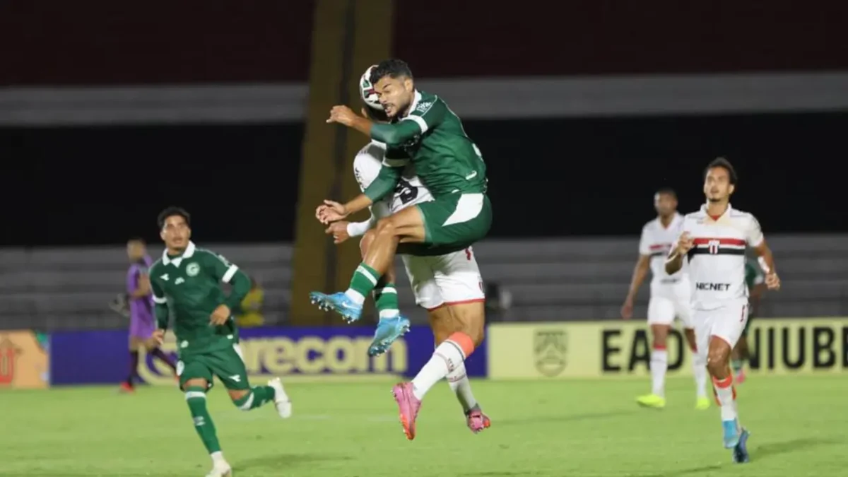 Tadeu falha, mas se recupera e Goiás vence Botafogo-SP de virada