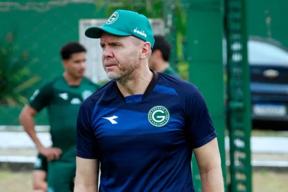 Técnico do Goiás diz que acredita no acesso e mira vitória no clássico contra o Vila Nova
