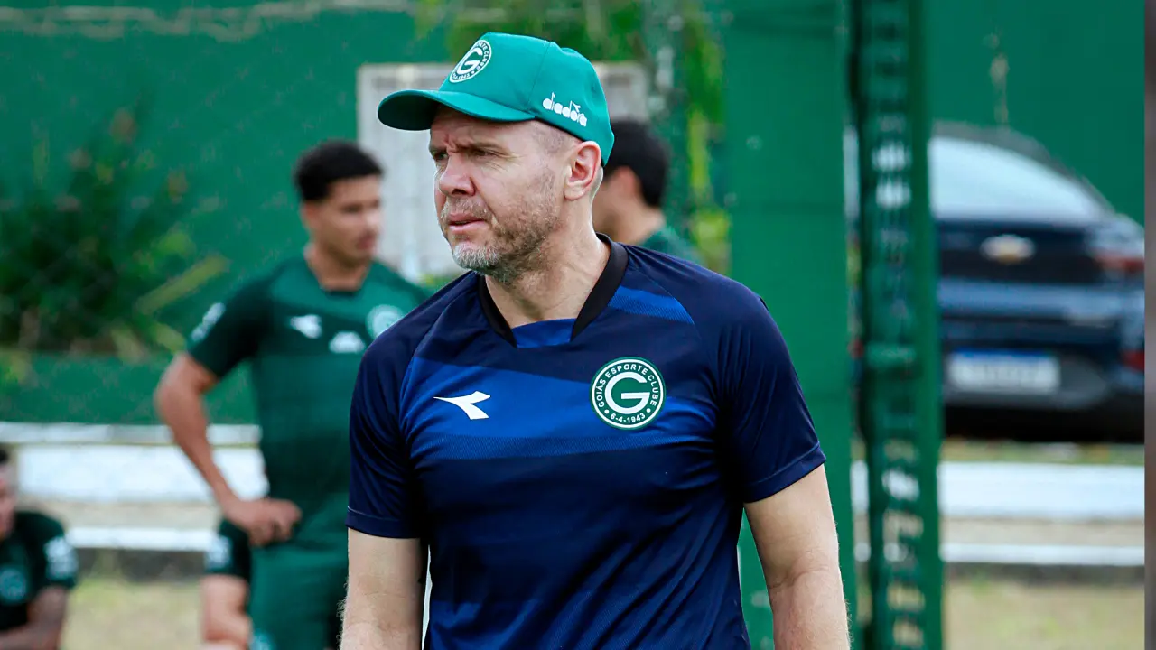 Técnico do Goiás diz que acredita no acesso e mira vitória no clássico contra o Vila Nova