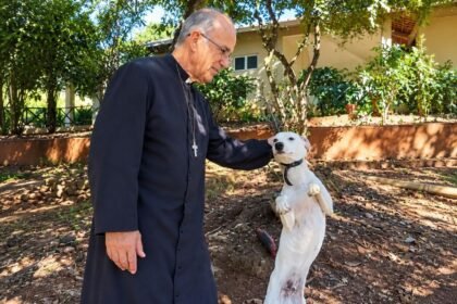 Vídeo do padre Luiz Augusto sobre como criar animais gera polêmica na internet