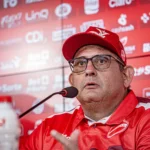 Vila Nova: Guto Ferreira valoriza ponto diante do Avaí e mantém confiança na briga pela liderança