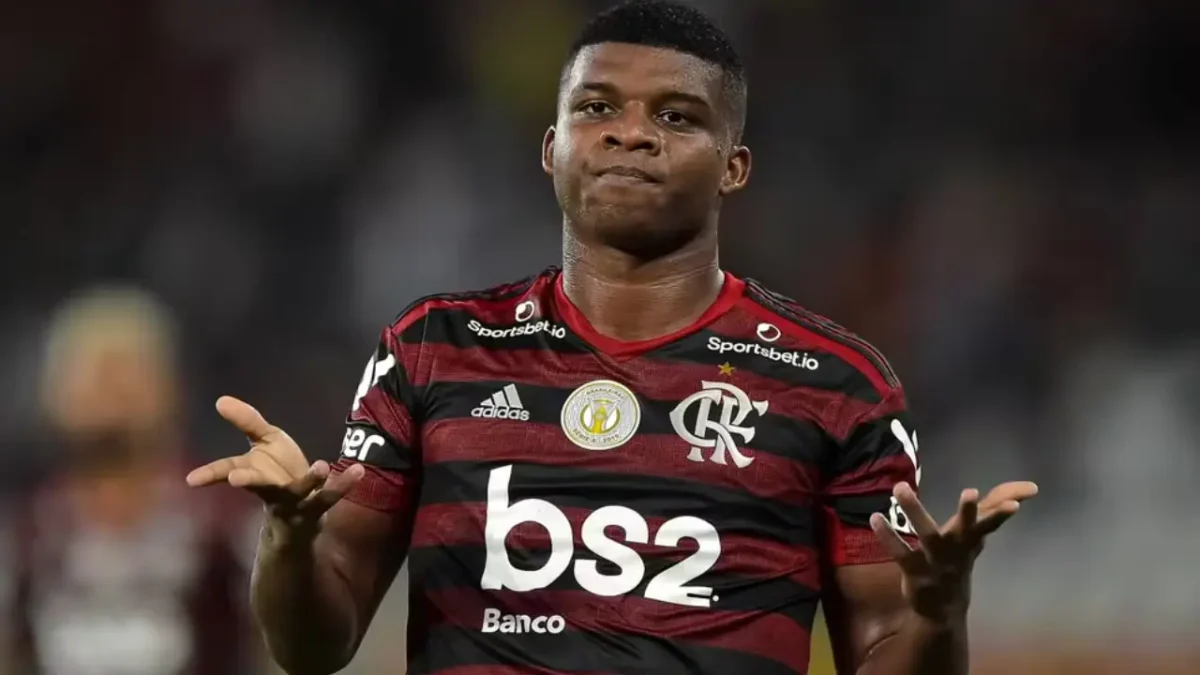 Vila Nova negocia contratação de atacante ex-Flamengo