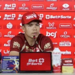 Volante Marquinhos Gabriel projeta imposição do Vila contra o Goiás no clássico: “Mostrar a nossa força”