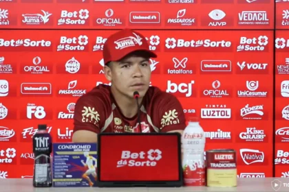 Volante Marquinhos Gabriel projeta imposição do Vila contra o Goiás no clássico: “Mostrar a nossa força”
