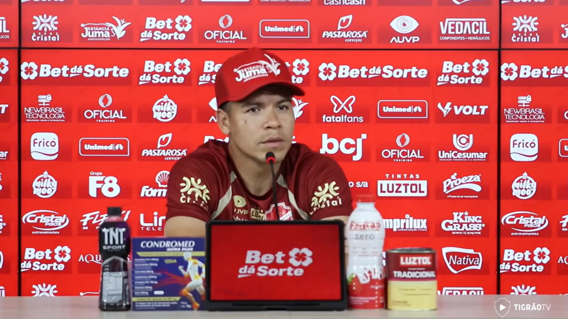 Volante Marquinhos Gabriel projeta imposição do Vila contra o Goiás no clássico: “Mostrar a nossa força”