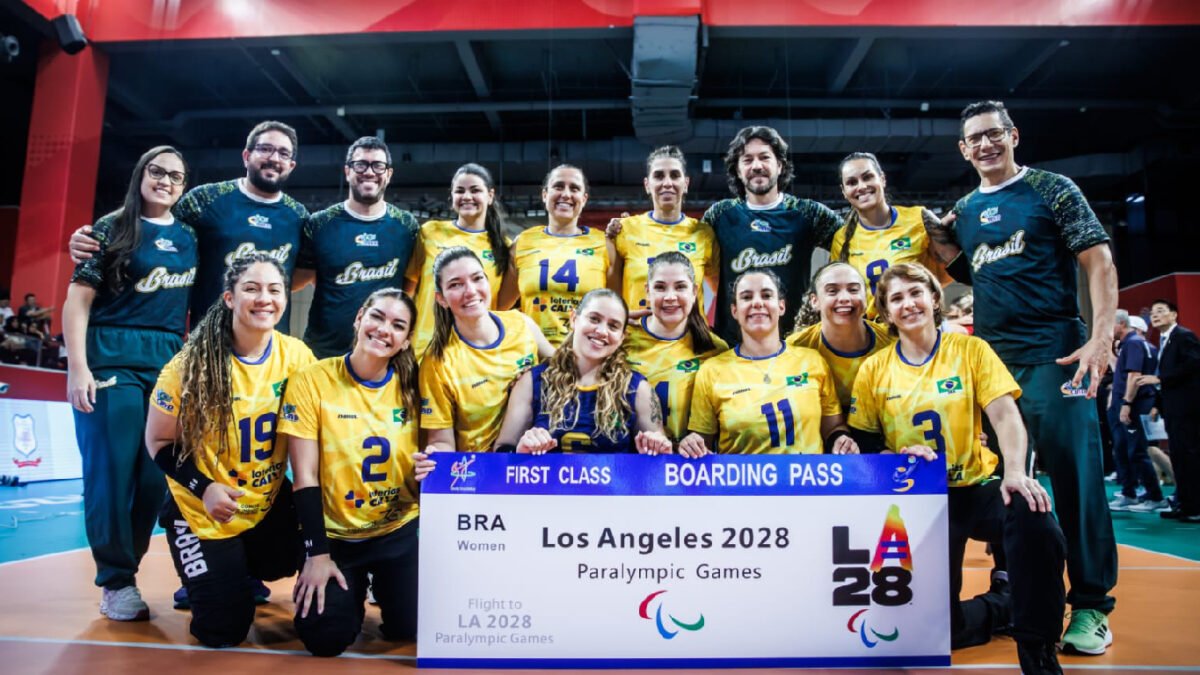 Vôlei sentado da ASPAEGO promove vivência paralímpica na 5ª edição do Parque Cultural