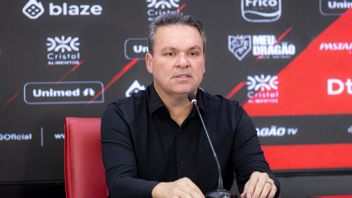 Adson confirma pagamento das dívidas e diz que elenco passa a ter “maior responsabilidade” pelo acesso