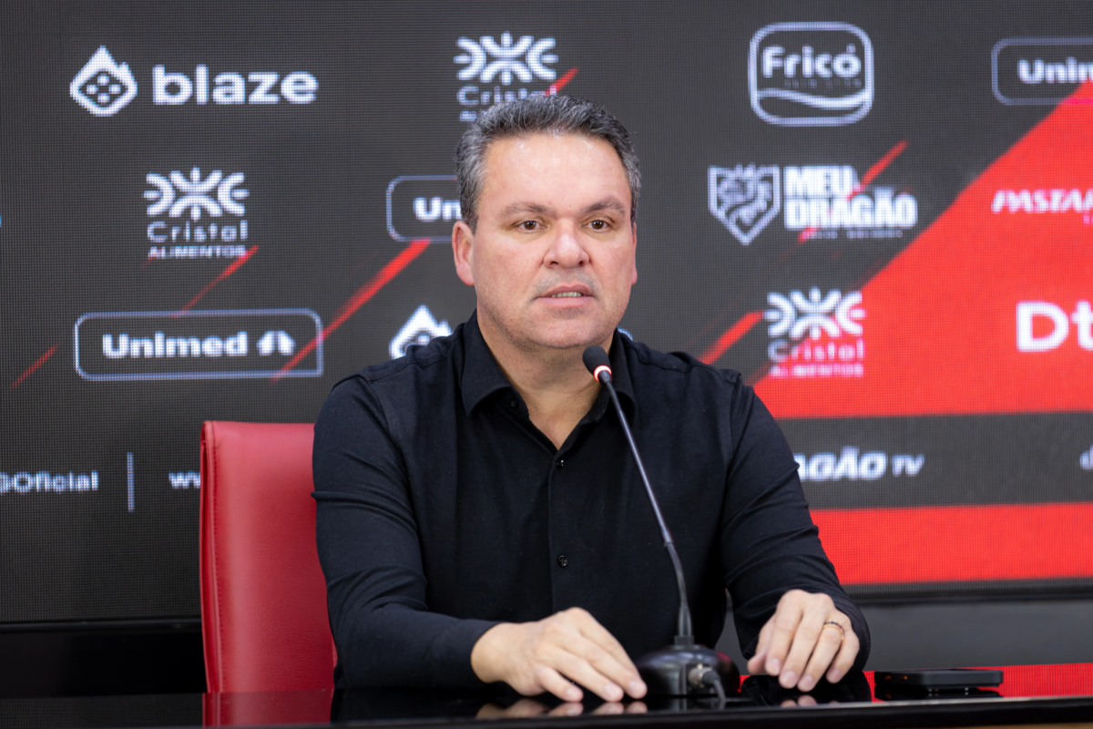Adson confirma pagamento das dívidas e diz que elenco passa a ter “maior responsabilidade” pelo acesso