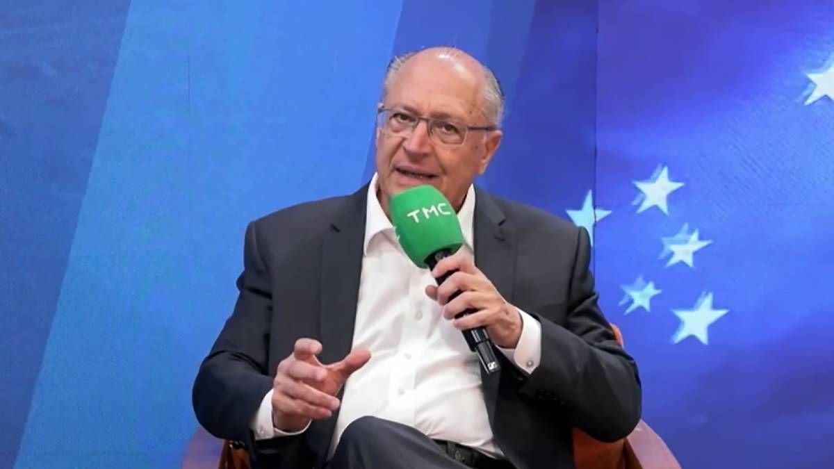 Alckmin defende justiça tributária e alfineta Bolsonaro: “Nós zeramos o IR; ele zerou imposto de arma de fogo”