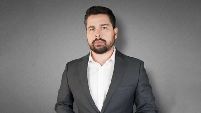 Aliado de Flávio Bolsonaro culpa ChatGPT pela alegação de que ele seria o “presidente eleito”