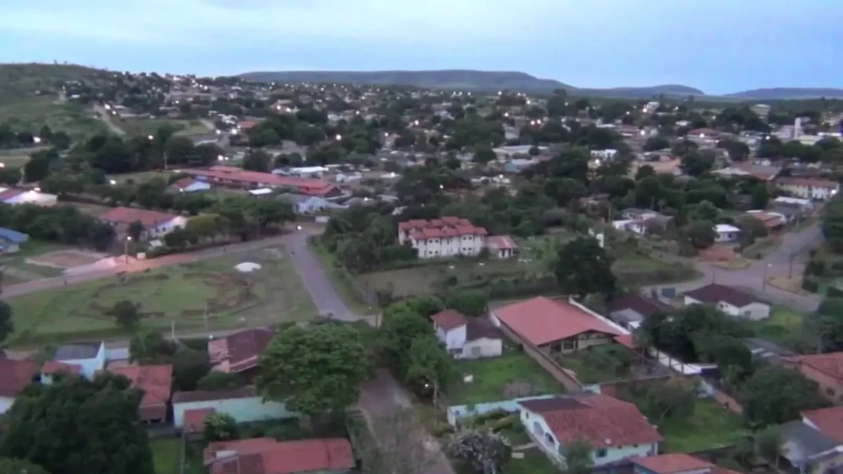 Alto Paraíso abre concurso com 18 vagas na área da Saúde; salário chega a R$ 3,2 mil