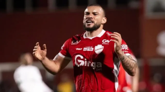 André Luís é baixa no Vila Nova para encarar o Náutico; confira provável escalação