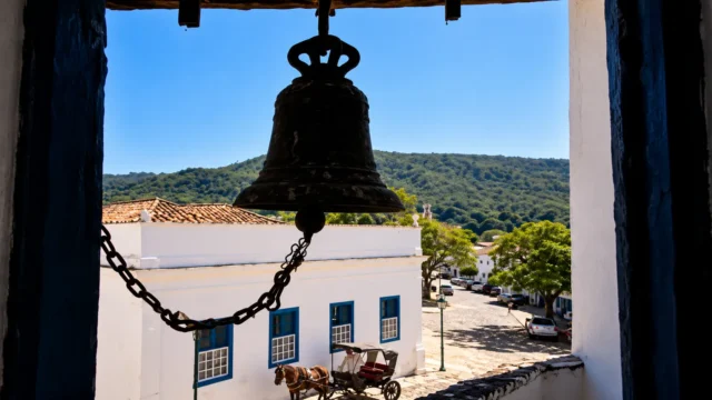 Antes do WhatsApp, sinos avisavam quando padre estava atrasado na antiga capital de Goiás; conheça história
