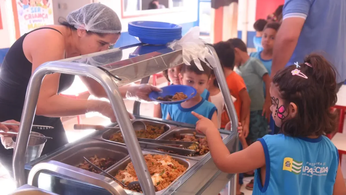 Aparecida oferece cardápio especial para 55 mil alunos no Dia das Crianças