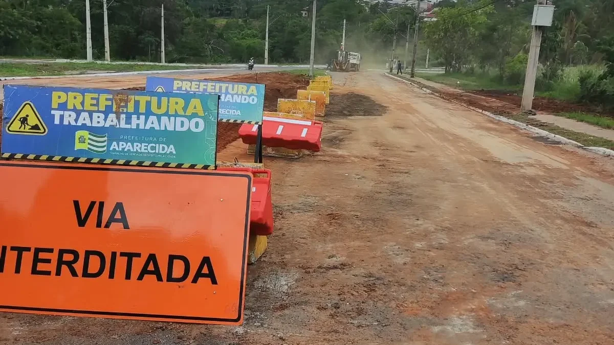 Aparecida recupera avenida após erosão causada pela chuva em 24 horas