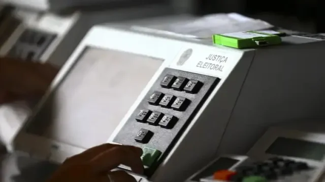 Apenas 35 mil votos foram registrados após prorrogação da votação; Lula venceu Flávio por 4,4 milhões de diferença