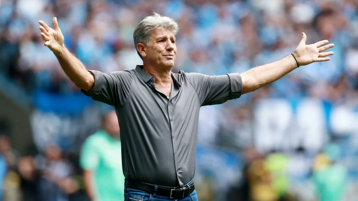 Após polêmicas sobre Bolsonaro e estrangeiros, torcida do Grêmio racha em relação a Renato Gaúcho