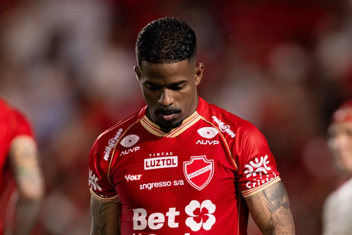 Após Vila Nova virar o placar, Hayner é expulso por gesto obsceno para torcedor do São Bernardo