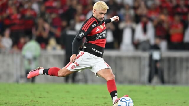 Arrascaeta reconhece jogo ruim do Flamengo em eliminação da Libertadores