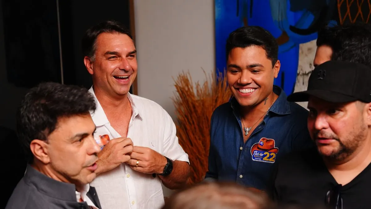 Artistas sertanejos declaram apoio à candidatura de Flávio Bolsonaro