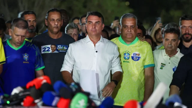 “As eleições deveriam ser anuladas”: Flávio Bolsonaro fala pela primeira vez após perder disputa presidencial
