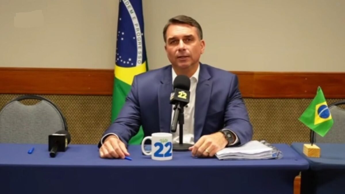 Associações de TVs e rádios dizem que falha em propaganda de Flávio ocorreu no processamento da mídia