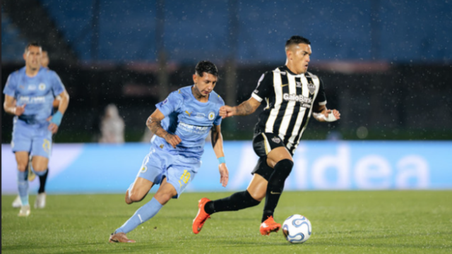 Atlético perde por 2 a 0, mas avança à final da Sul-Americana