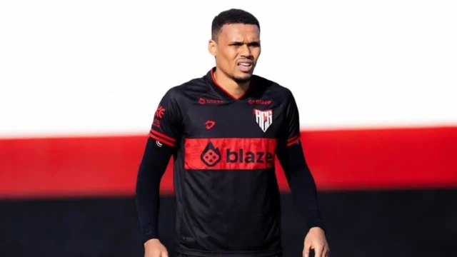 Atlético perde volantes titulares para o duelo diante do Fortaleza; zagueiro retorna