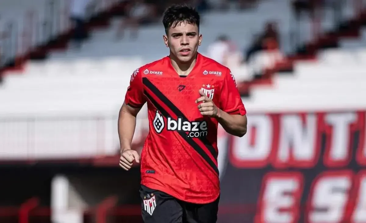 Atlético volta ao transfer ban após nova cobrança ligada a Alejo Cruz